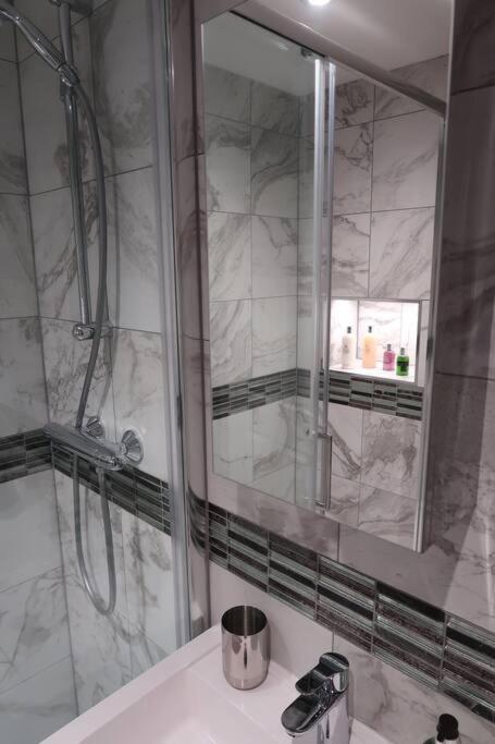 ***Spotless, Bright 1 Double Bed Apartment*** バース エクステリア 写真